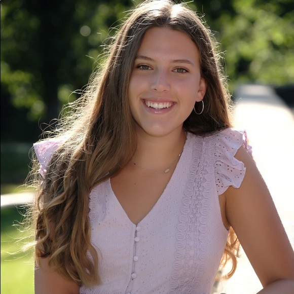 Meet your Posher, Ava - Picture 1 of 1